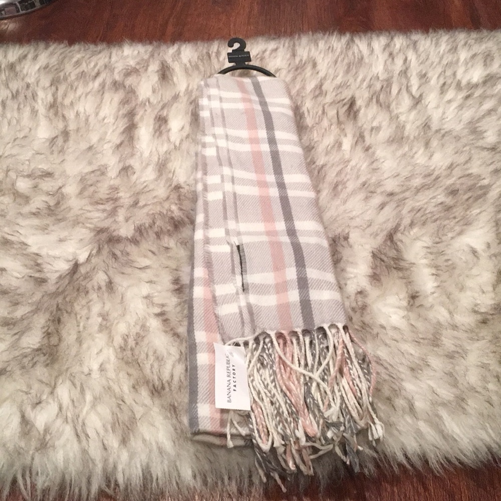 NWT Banana Republic Plaid Scarf